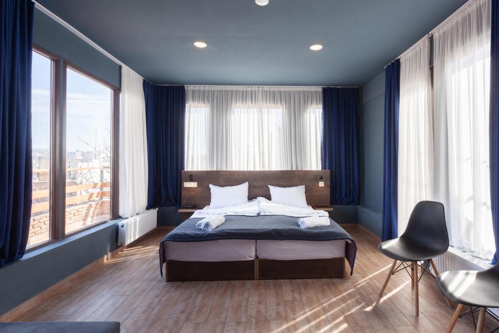 Tabori Terrace room 4