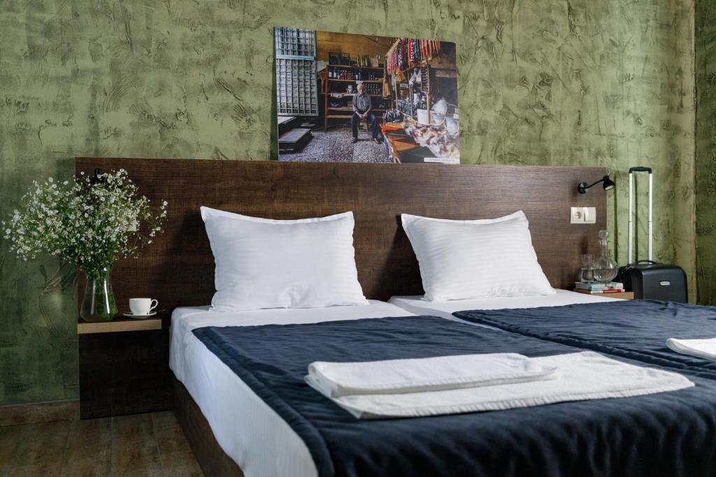 Tabori Terrace room 5